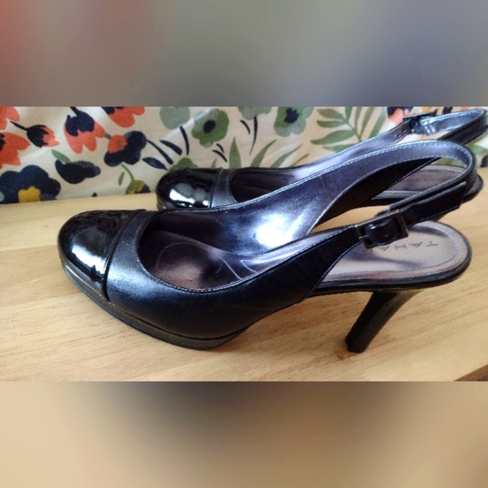 Size 9 Black patent/leather dress pumps